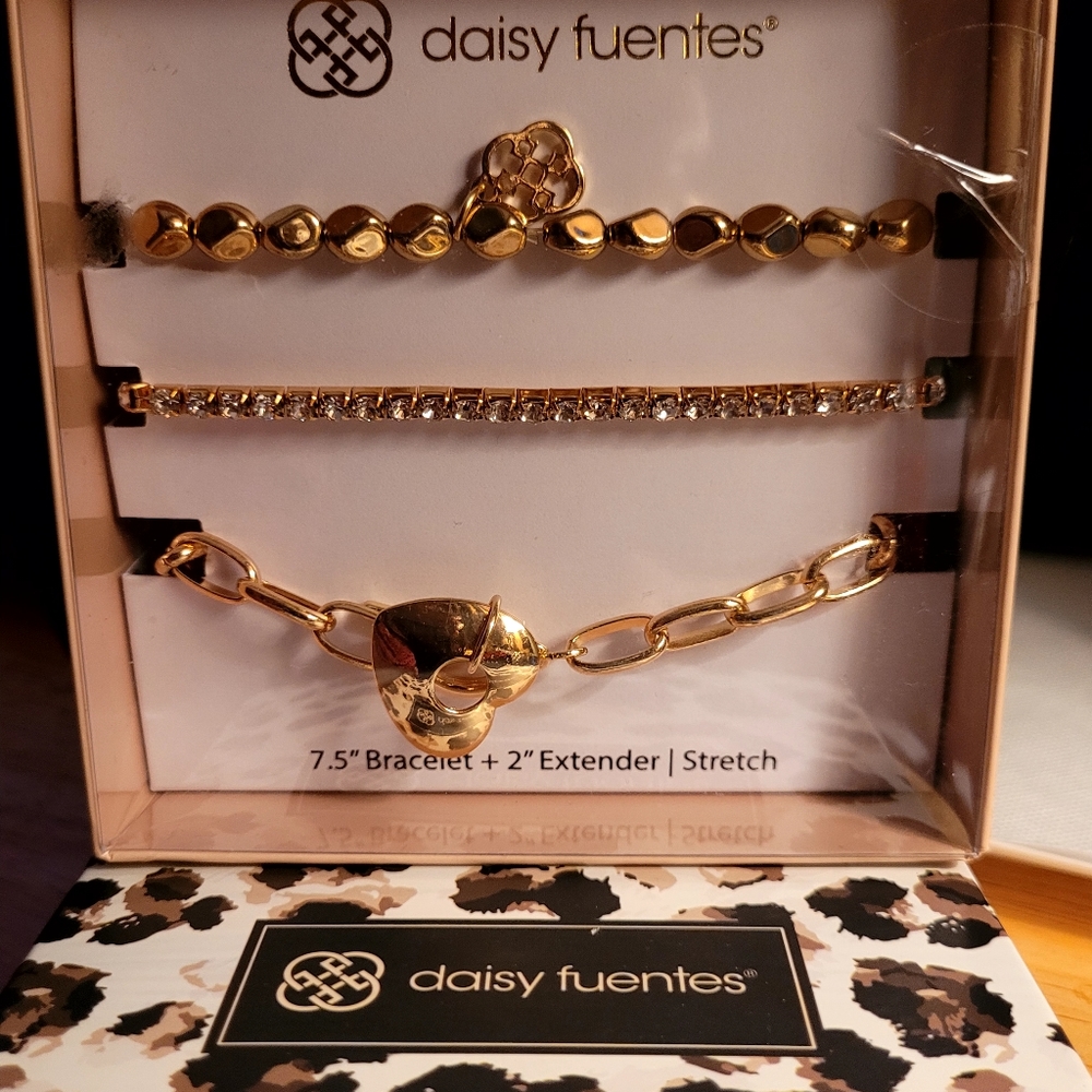 Daisy Fuentes  Gift Box Set of 3 Gold Bracelets. 7.5" + 2" extender/ Stretch.